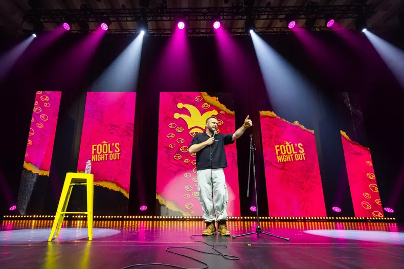 nelu cortea stand up comedy sala palatului scandalos fools night out 2025 (2)