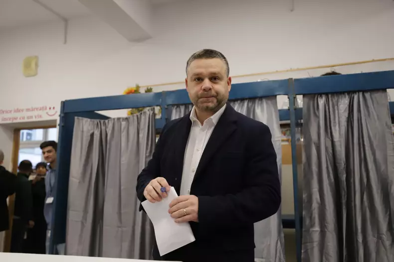 ciprian-ciucu-vot-alegeri-primaria-bucuresti-2025-7-decembrie (1)