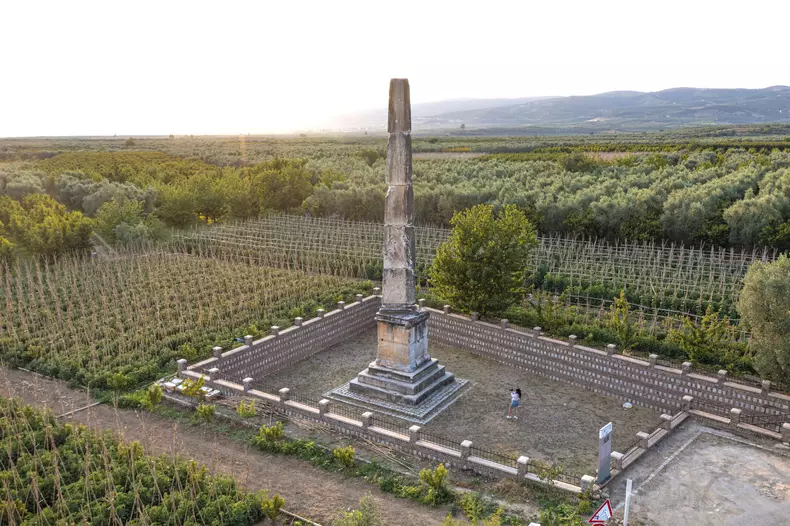 Bursa İznik Obelisk 1