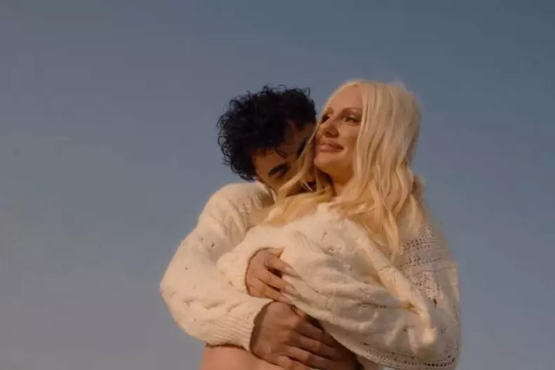 Alexandra Stan însărcinată (3)