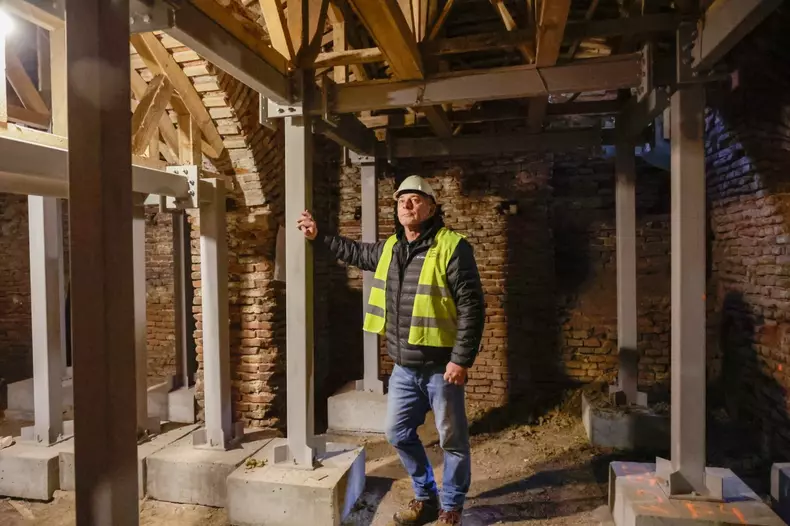 Hanul Solacolu din București a fost salvat de la prăbușire după 30 de ani de ruină. Ce vrea să facă Primăria Capitalei- (7)
