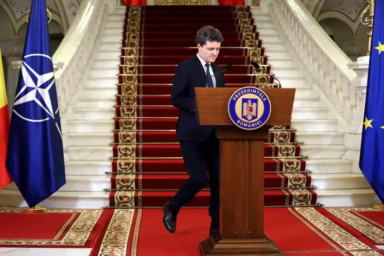 nicusor-dan-calm-trecem-asta (1)