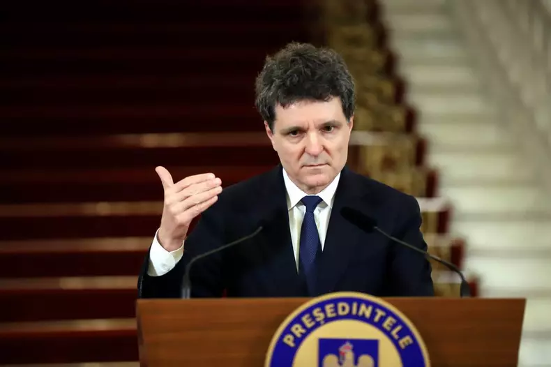 nicusor-dan-calm-trecem-asta (2)