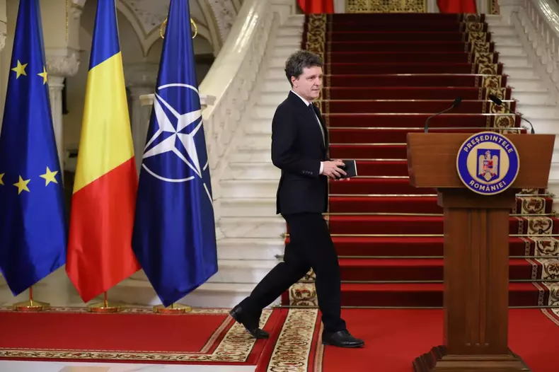 nicusor-dan-calm-trecem-asta (3)