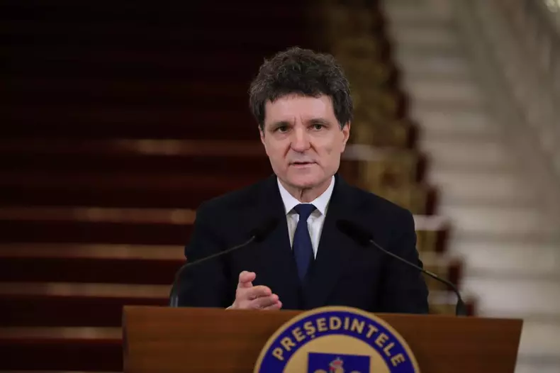 nicusor-dan-calm-trecem-asta (5)