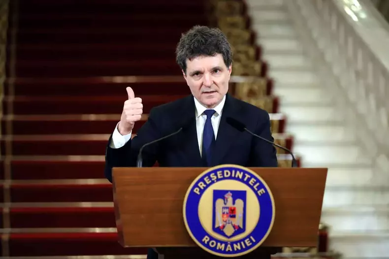 nicusor-dan-calm-trecem-asta (6)