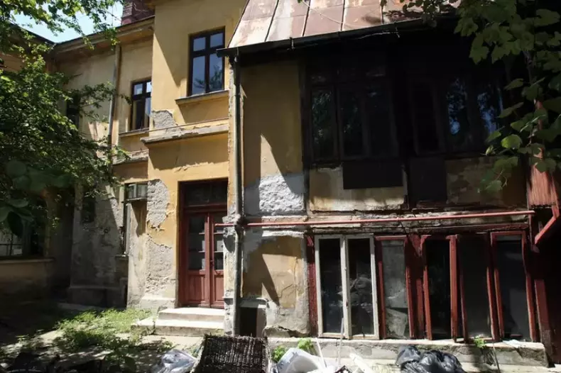 vila lui Mircea Lucescu din zona Piața Romană (5)