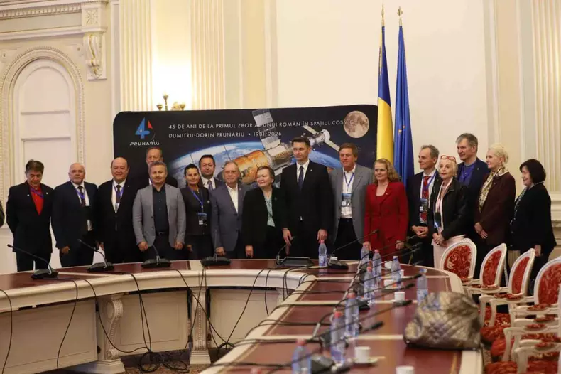 Dumitru Prunariu, singurul român care a zburat în Cosmos, aniversat în Senat după 45 de ani de la misiunea Soyuz 40 (00)