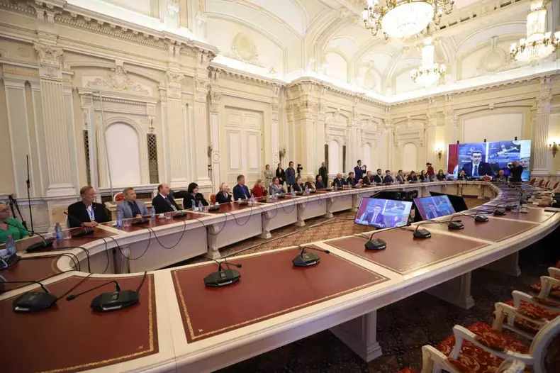 Dumitru Prunariu, singurul român care a zburat în Cosmos, aniversat în Senat după 45 de ani de la misiunea Soyuz 40 (01)