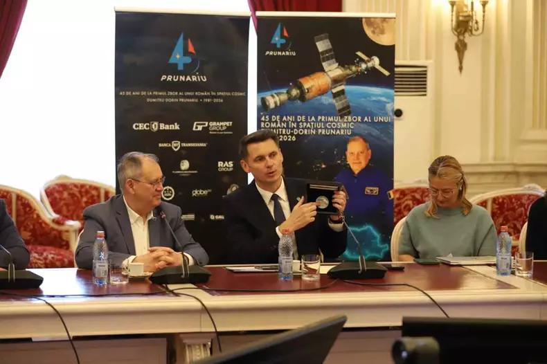 Dumitru Prunariu, singurul român care a zburat în Cosmos, aniversat în Senat după 45 de ani de la misiunea Soyuz 40 (13)