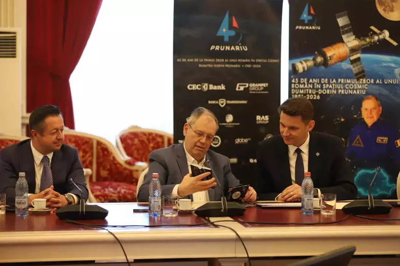 Dumitru Prunariu, singurul român care a zburat în Cosmos, aniversat în Senat după 45 de ani de la misiunea Soyuz 40 (14)