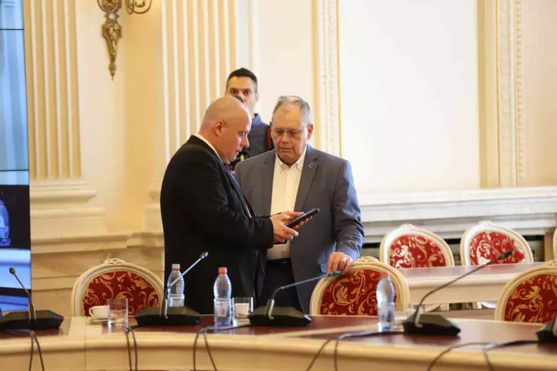 Dumitru Prunariu, singurul român care a zburat în Cosmos, aniversat în Senat după 45 de ani de la misiunea Soyuz 40 (15)
