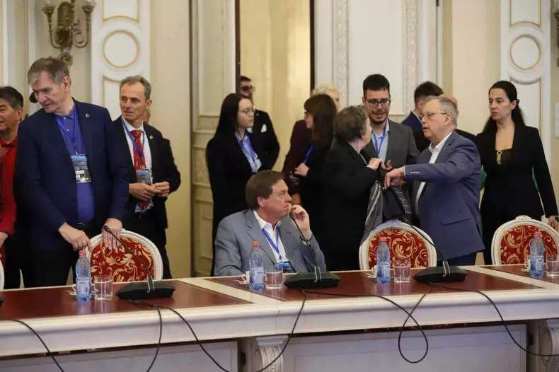 Dumitru Prunariu, singurul român care a zburat în Cosmos, aniversat în Senat după 45 de ani de la misiunea Soyuz 40 (19)