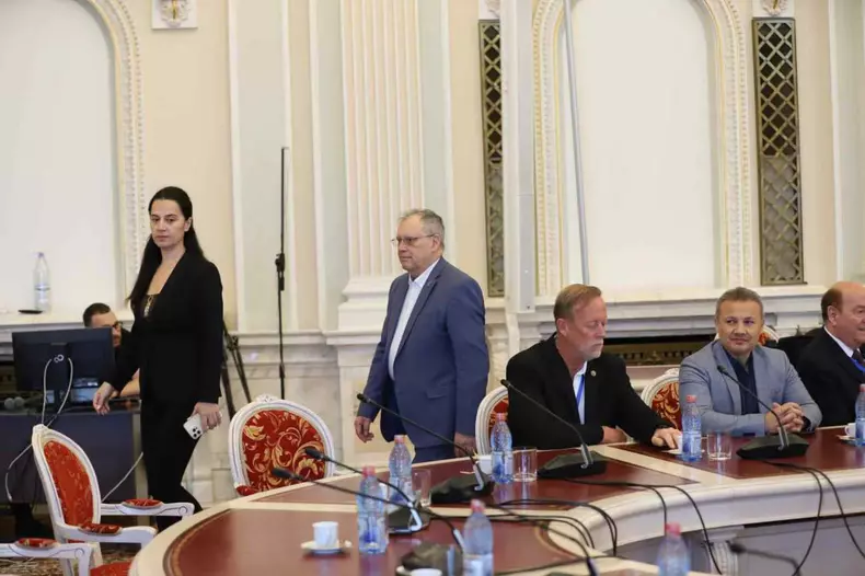 Dumitru Prunariu, singurul român care a zburat în Cosmos, aniversat în Senat după 45 de ani de la misiunea Soyuz 40 (22)