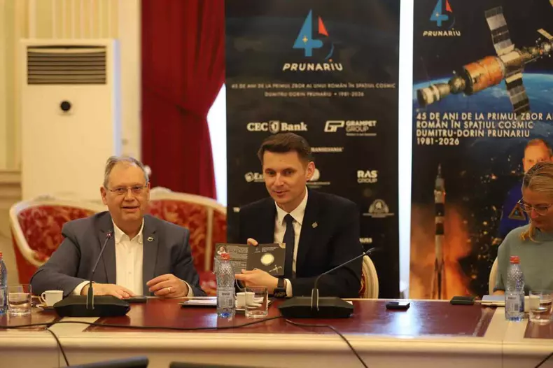 Dumitru Prunariu, singurul român care a zburat în Cosmos, aniversat în Senat după 45 de ani de la misiunea Soyuz 40 (29)