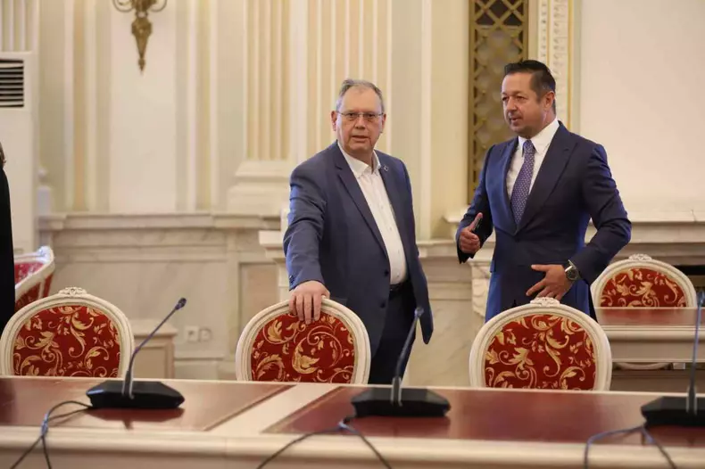 Dumitru Prunariu, singurul român care a zburat în Cosmos, aniversat în Senat după 45 de ani de la misiunea Soyuz 40 (32)