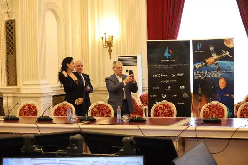 Dumitru Prunariu, singurul român care a zburat în Cosmos, aniversat în Senat după 45 de ani de la misiunea Soyuz 40 (36)