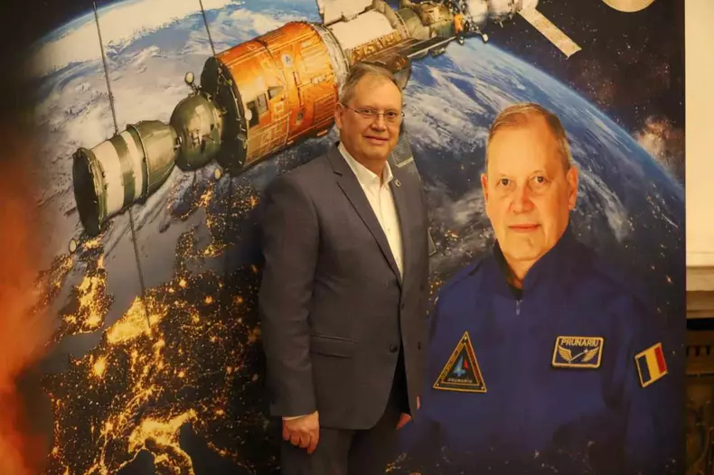 Dumitru Prunariu, singurul român care a zburat în Cosmos, aniversat în Senat după 45 de ani de la misiunea Soyuz 40 (37)