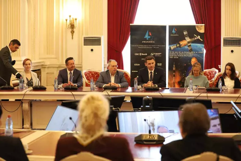 Dumitru Prunariu, singurul român care a zburat în Cosmos, aniversat în Senat după 45 de ani de la misiunea Soyuz 40 (40)