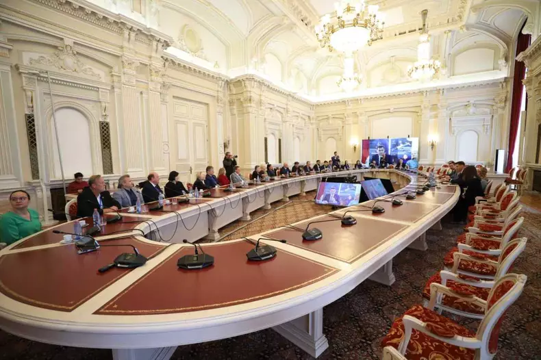 Dumitru Prunariu, singurul român care a zburat în Cosmos, aniversat în Senat după 45 de ani de la misiunea Soyuz 40 (43)