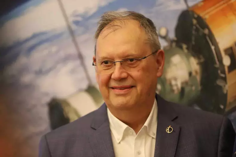 Dumitru Prunariu, singurul român care a zburat în Cosmos, aniversat în Senat după 45 de ani de la misiunea Soyuz 40 (5)