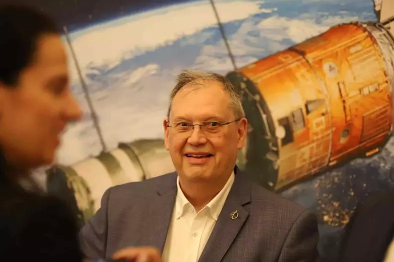 Dumitru Prunariu, singurul român care a zburat în Cosmos, aniversat în Senat după 45 de ani de la misiunea Soyuz 40 (8)