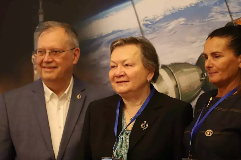 Dumitru Prunariu, singurul român care a zburat în Cosmos, aniversat în Senat după 45 de ani de la misiunea Soyuz 40 (9)