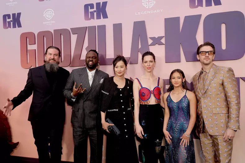 Adam Wingard, Brian Tyree Henry, Fala Chen, Rebecca Hall, Kaylee Hottle și Dan Stevens la premiera „Godzilla X Kong: The New Empire” în anul 2024 FOTO: Getty Images