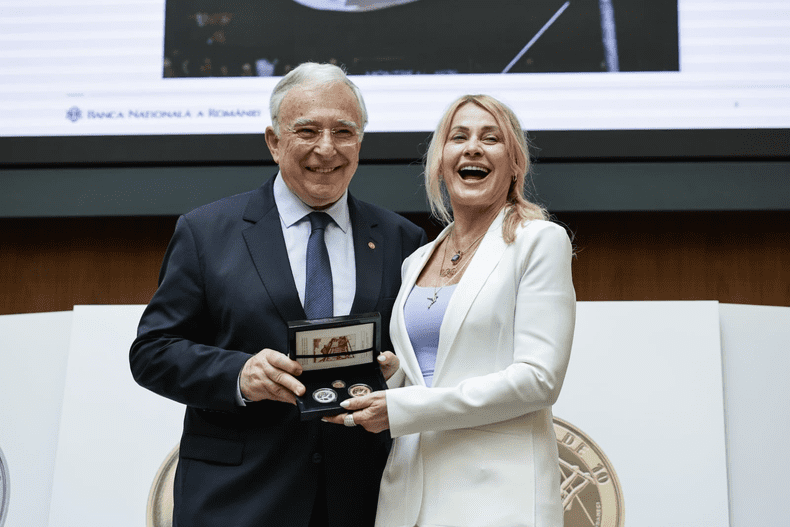 Nadia  Comăneci alături de guvernatorul BNR, Mugur Isărescu. Foto Vlad  Chirea (1)