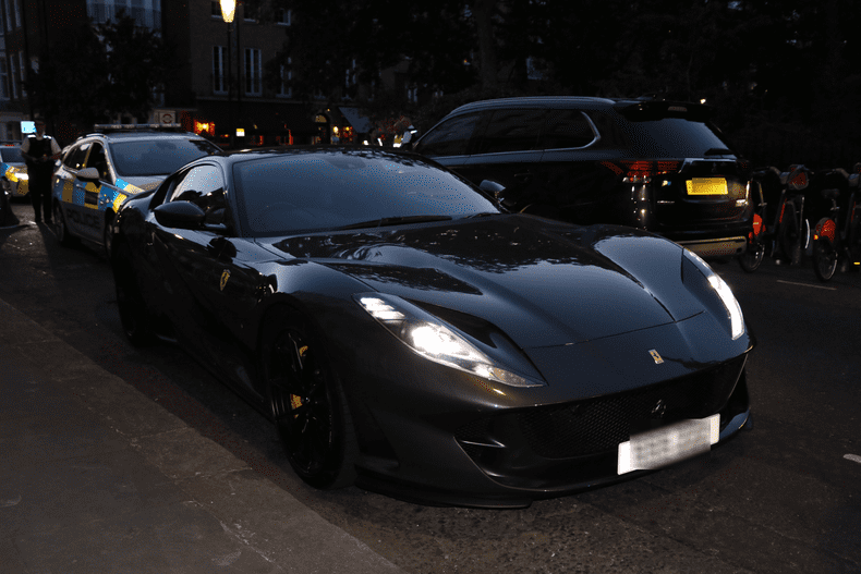 Ferrari_812_being_seized_from_near_Sloane_Square_JPG