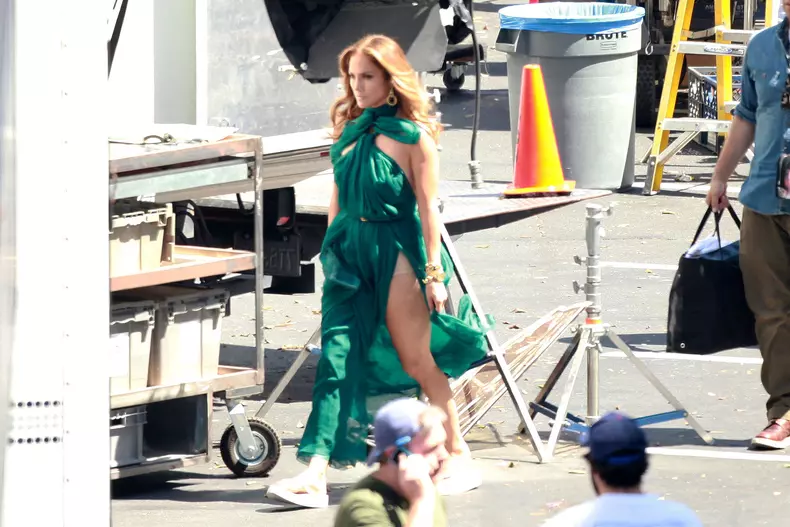 jlo_1_01.jpg