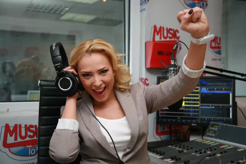 Iulia-Vantur-catalin-radu-tanase-corina-caragea-neti-sandu-busu-la-music-fm-12.jpg