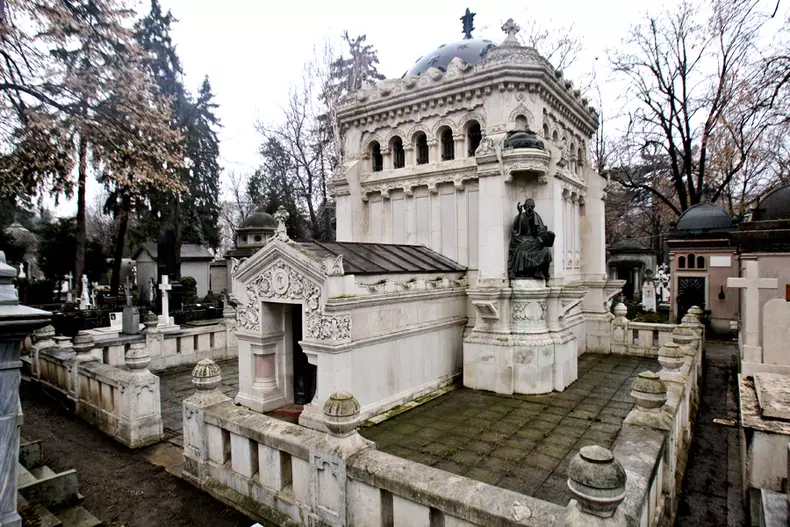 mausoleu-fratii-gheorghief.jpg