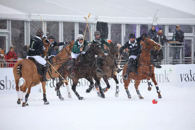4-2016-Kitzbuehel-Snow-Polo-Jan-15-Valartis-vs-GymEntry-1.jpg