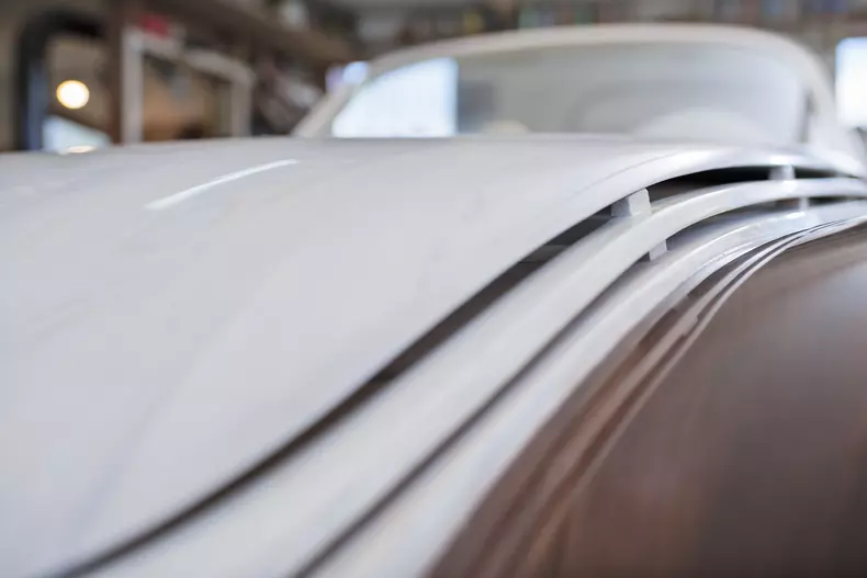 Un român a construit o mașină de lemn