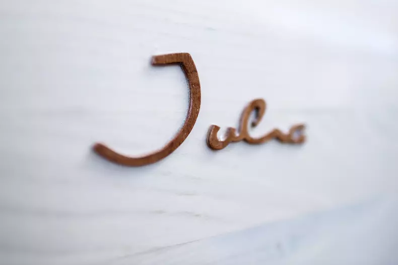 Un român a construit o mașină de lemn