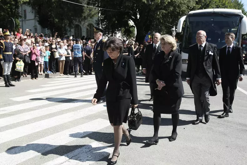 arges inmormantare regina ana (8)