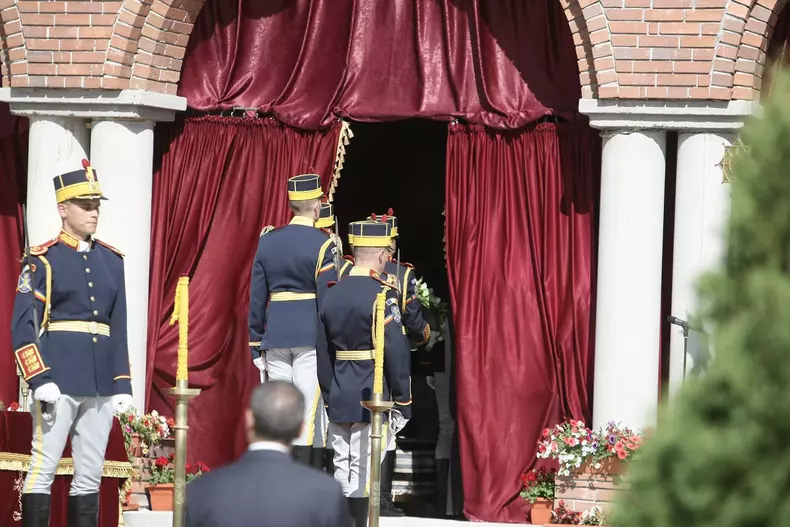 sicriu regina ana arges (1)