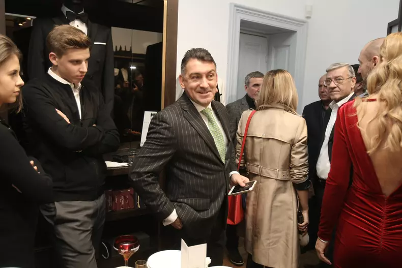 orca_share_media1482388927714