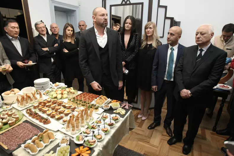 orca_share_media1482389646573