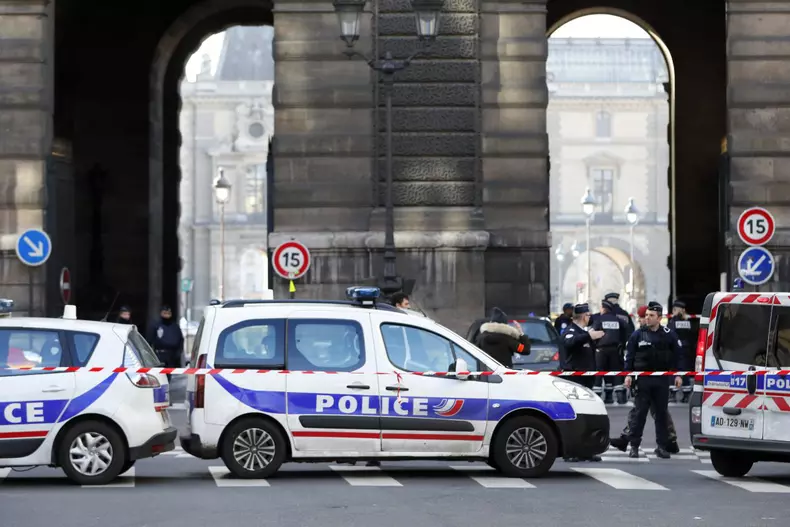 Atac Paris, Muzeul Luvru a fost evacuat