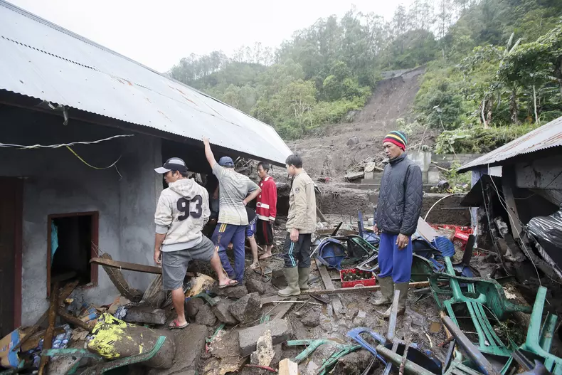 Alunecare de teren în Bali - EPA