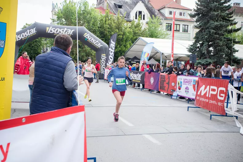 Gabriela Szabo RUNFEST 2016_Finish 1