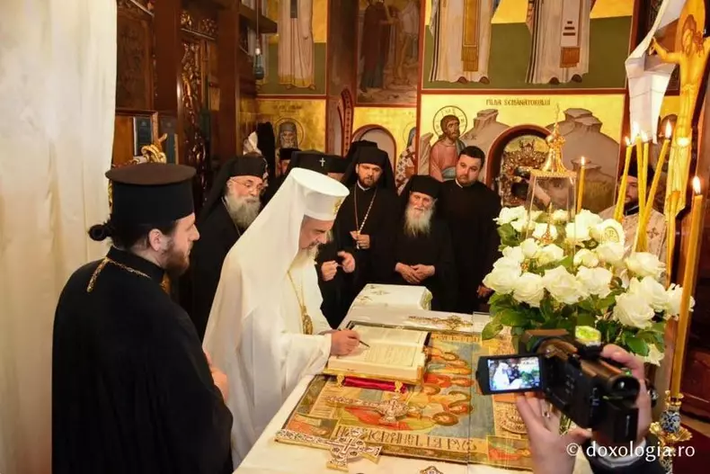 sarbatoare la manastirea Putna_patriarhul daniel (2)