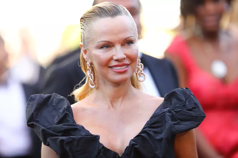 Pamela Anderson, de nerecunoscut la Cannes