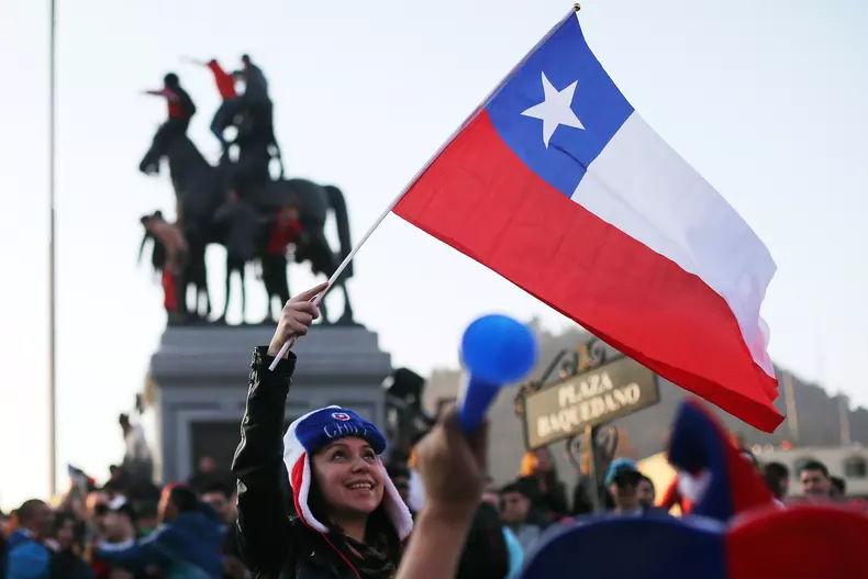 Chileans celebrate the passing to the final of the 2017 FIFA Confederations Cup