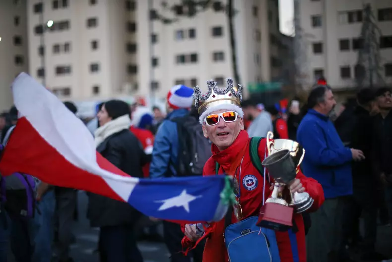 Chileans celebrate the passing to the final of the 2017 FIFA Confederations Cup