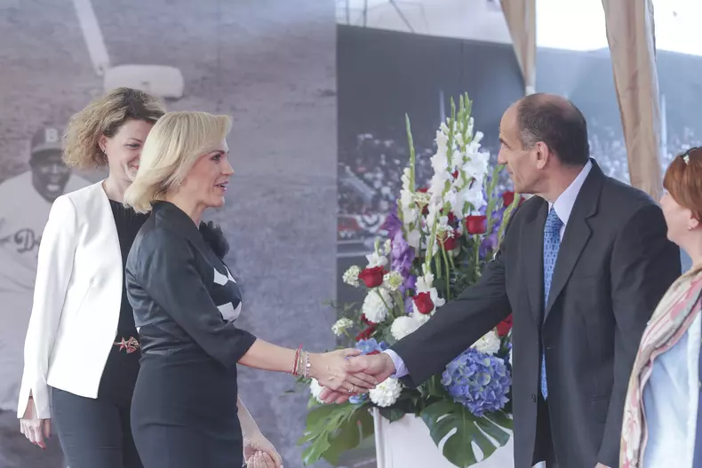 firea la ambasada sua Inquam_Photos_Octav_Ganea