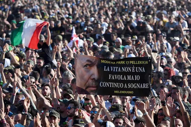 Vasco Rossi - un rocker italian a doborât recordul de bilete vândute pentru un concert