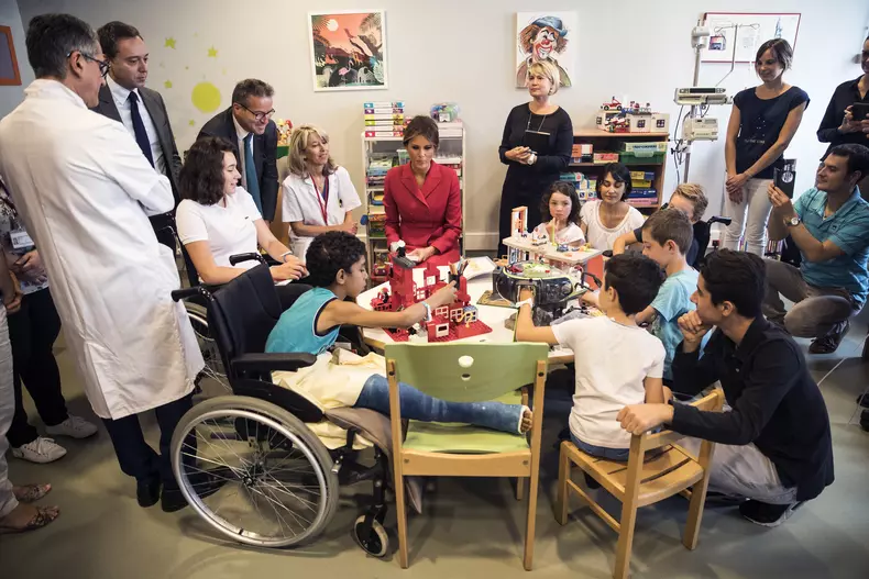 Melania Trump a vizitat un spital de copii din Paris